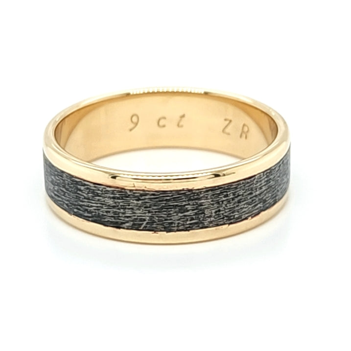 9ct YELLOW GOLD AND ZIRCONIUM GENTS RING VALUED $1499