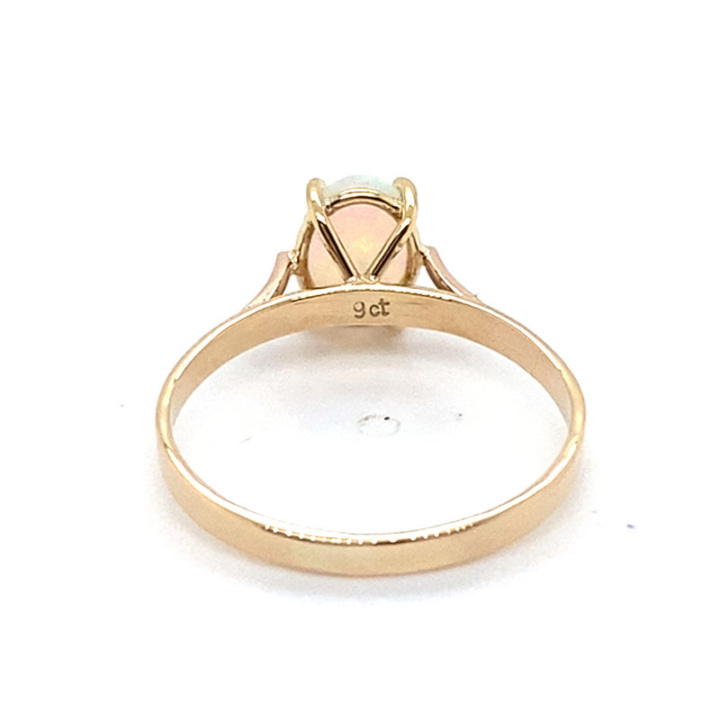 9CT YELLOW GOLD WHITE OPAL DRESS RING