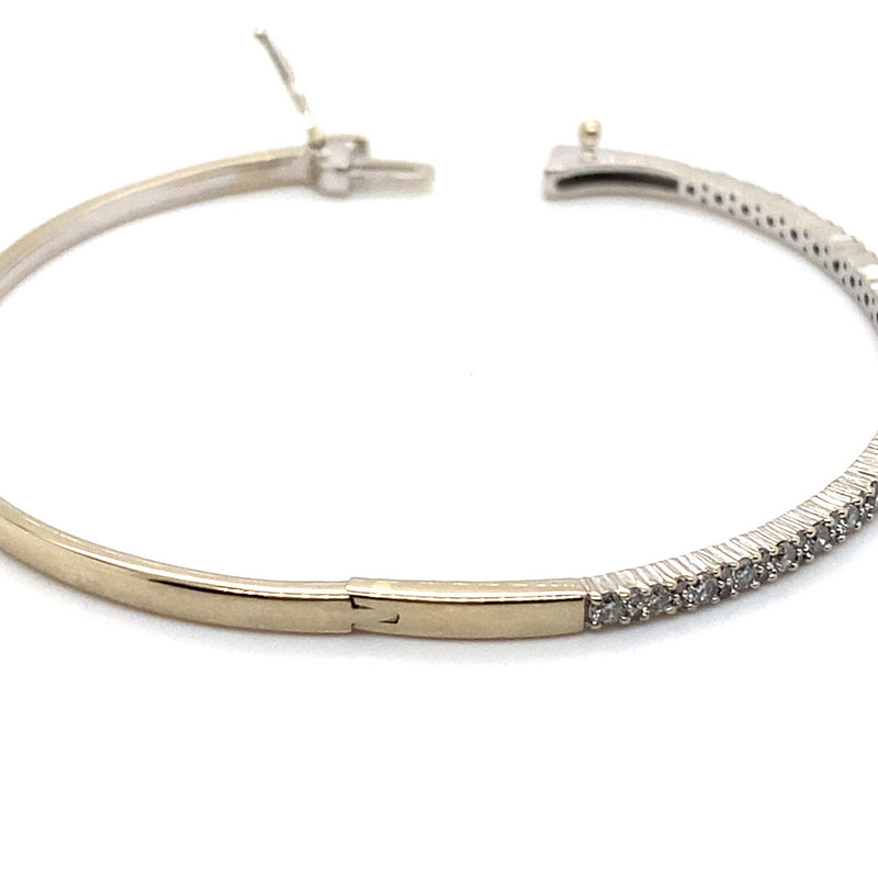 10CT WHITE GOLD DIAMOND OVAL HINGED BANGLE VALUED @ $3799