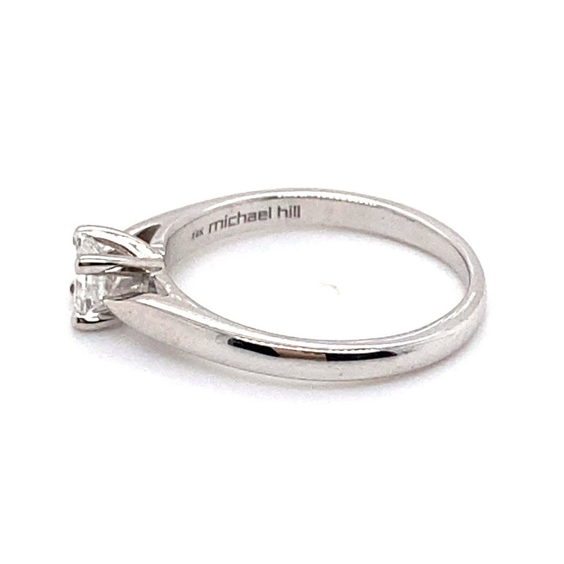 14CT WHITE GOLD POINTED SHOULDER DIAMOND DRESS RING VALUED @ $1999