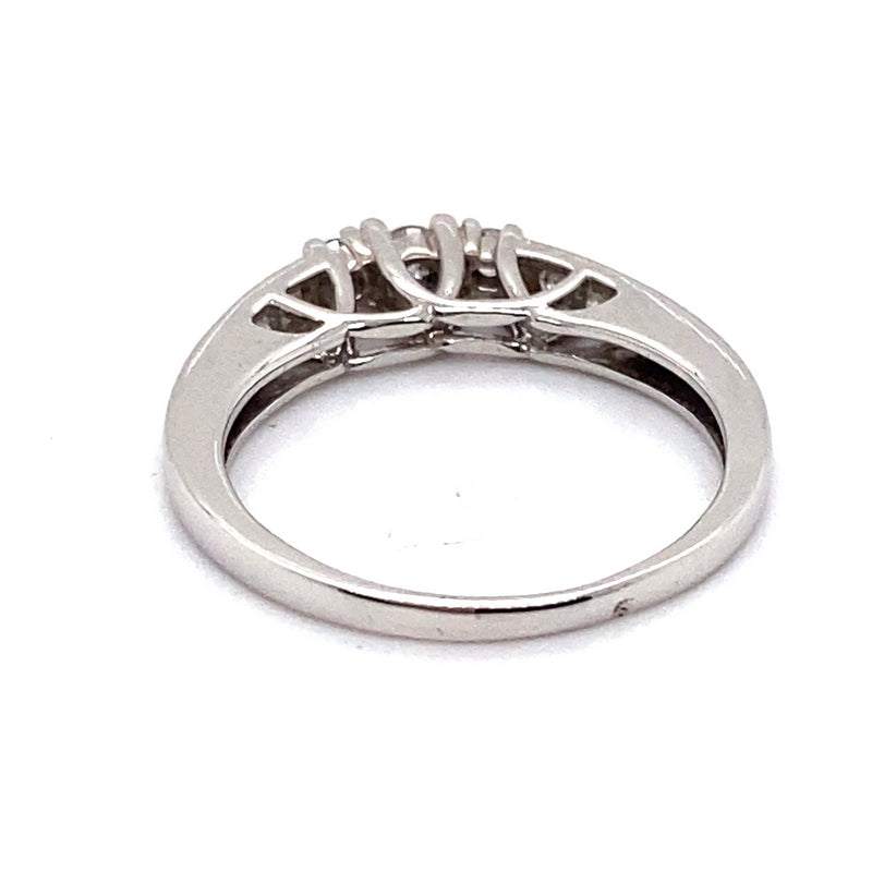 9CT WHITE GOLD TILOGY STYLE SETTING DIAMOND DRESS RING VALUED @ $950