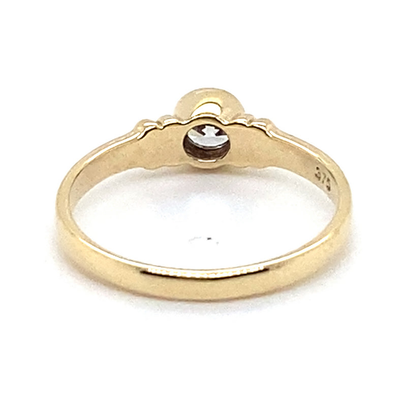 9CT YELLOW GOLD CUBIC ZIRCONIA BEZEL SET WITH CUFF SHOULDERS DRESS RING