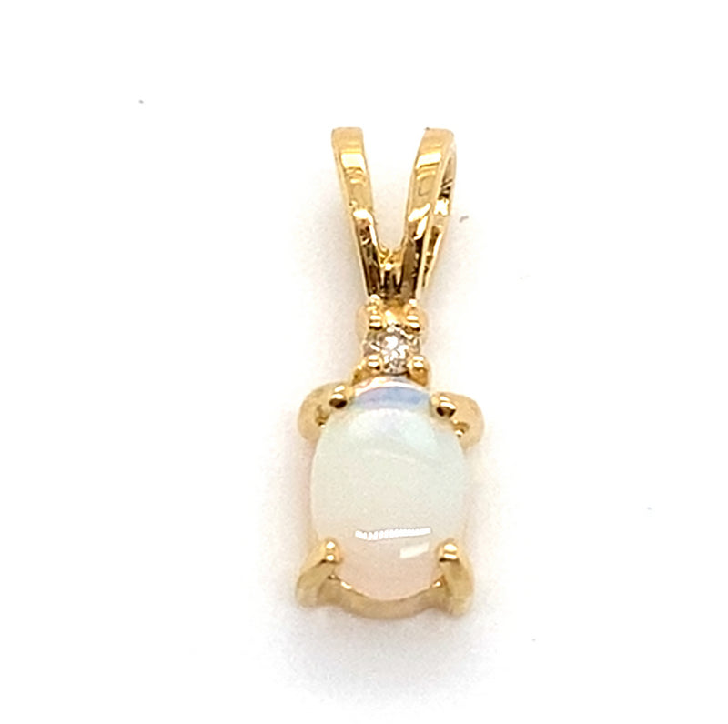 14CT YELLOW GOLD CABOCHON CUT OPAL & DIAMOND PENDANT
