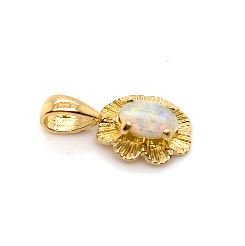 14CT YELLOW GOLD CABOCHON CUT OPAL IN FLOWER SHAPED PENDANT