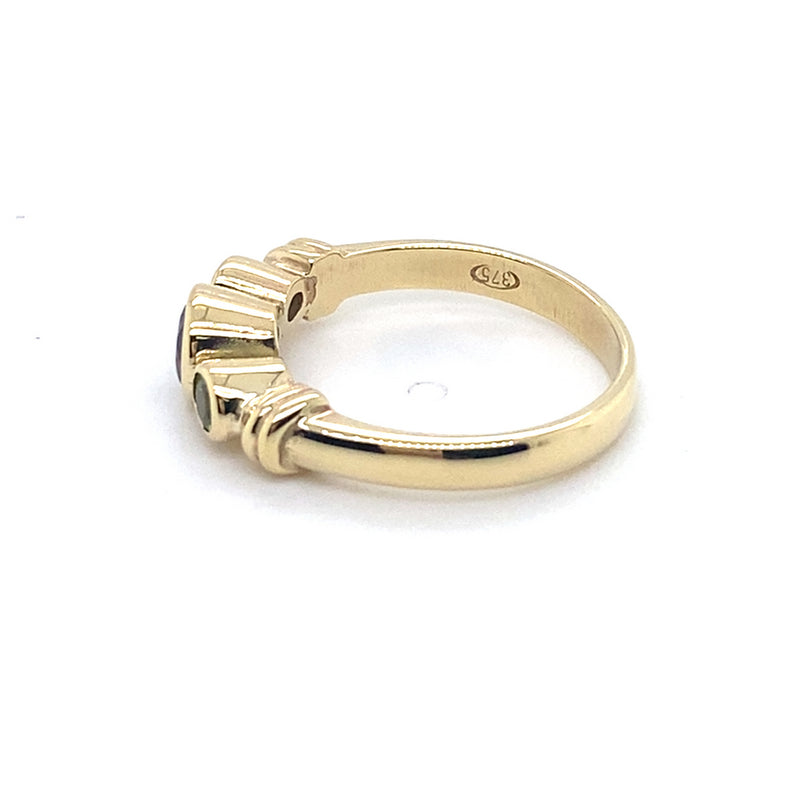 9CT YELLOW GOLD BEZEL SET GARNET & PERIDOT DRESS RING