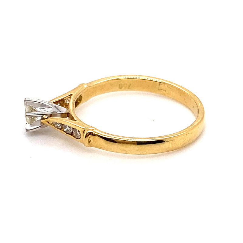 18CT YELLOW & WHITE GOLD POINTED SHOULDER DIAMOND DRESS RING VALUE @ $2099