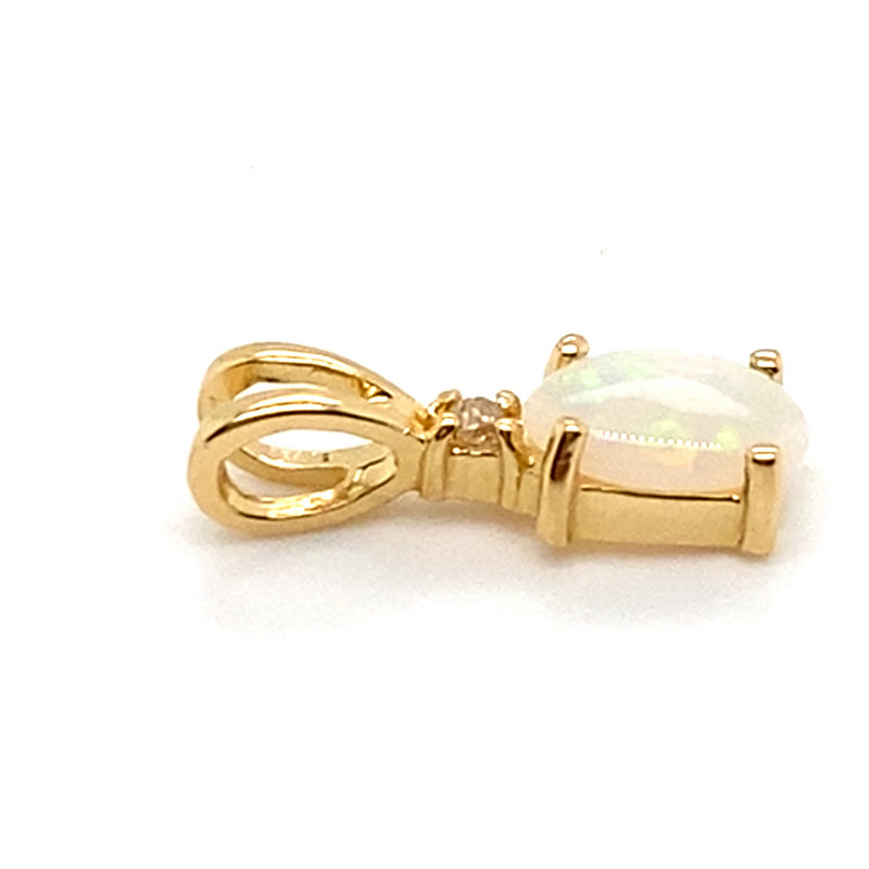 14CT YELLOW GOLD CABOCHON CUT OPAL & DIAMOND PENDANT