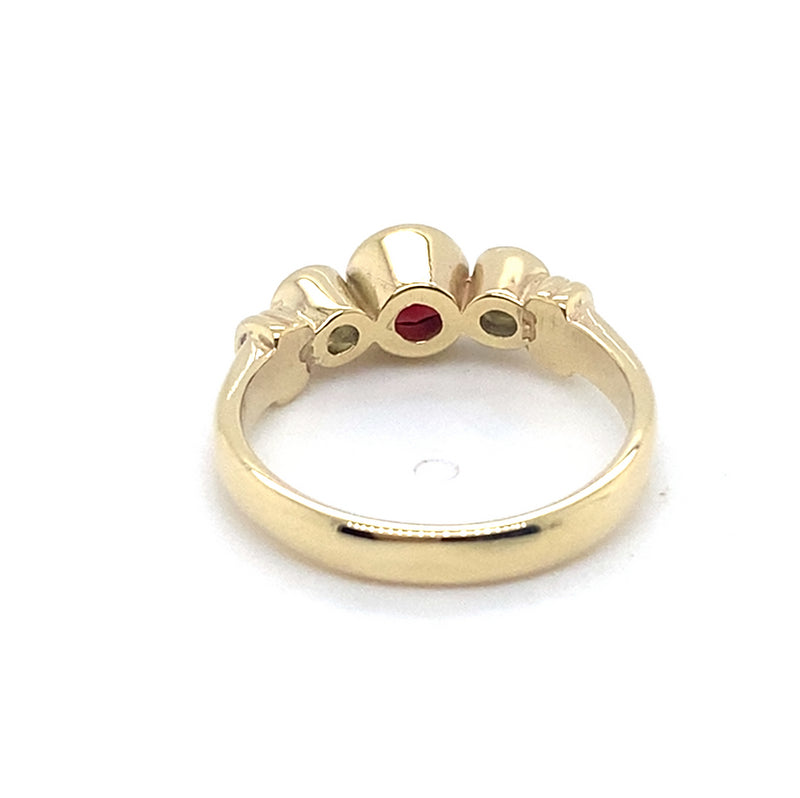 9CT YELLOW GOLD BEZEL SET GARNET & PERIDOT DRESS RING