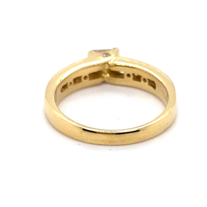 18CT YELLOW GOLD FORMED UP STYLE DIAMOND DRESS RING VALUED @ $4399