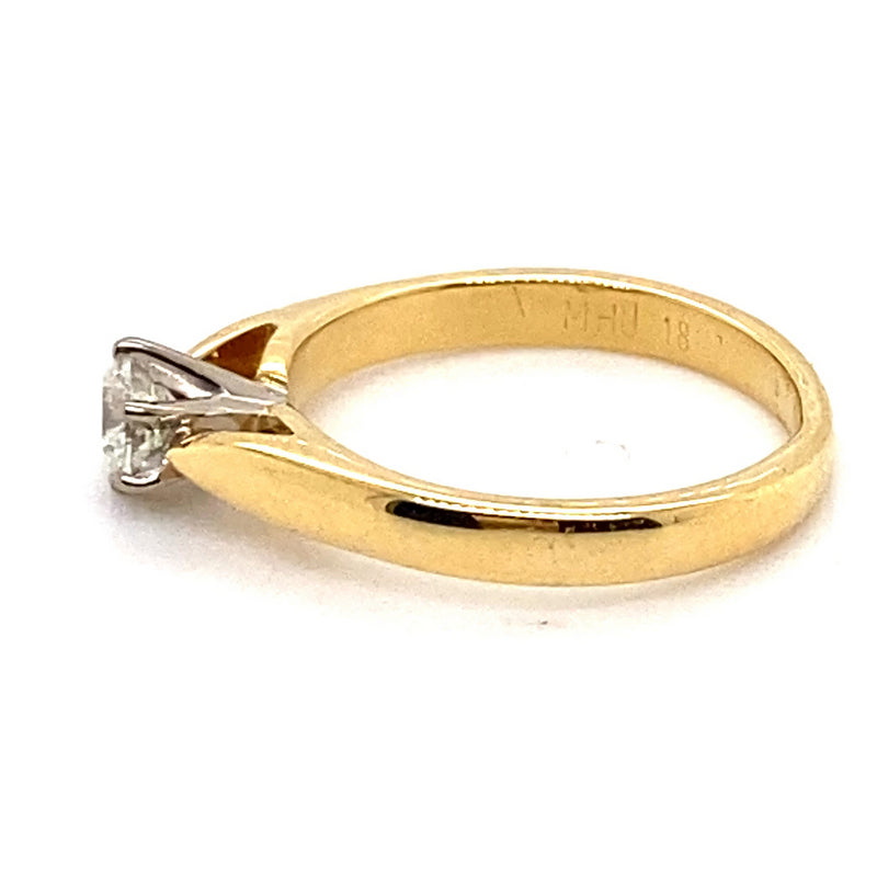 18CT YELLOW & WHITE GOLD POINTED SHOULDER DIAMOND DRESS RING VALUED @ $2699