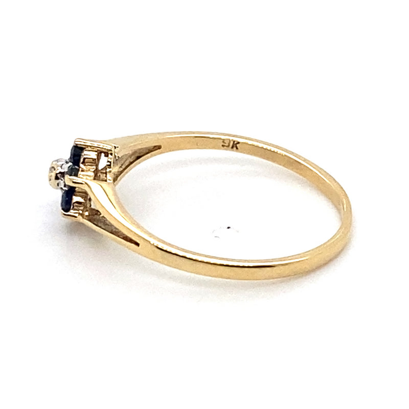 9CT YELLOW GOLD DIAMOND SURROUNDED BY SAPPHIRES IN CLUSTER SETTING DRESS RING