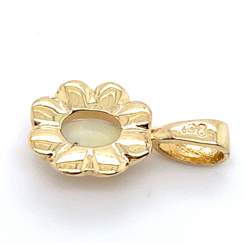 9CT YELLOW GOLD LIGHT OPAL SET IN FLOWER PATTERN PENDANT