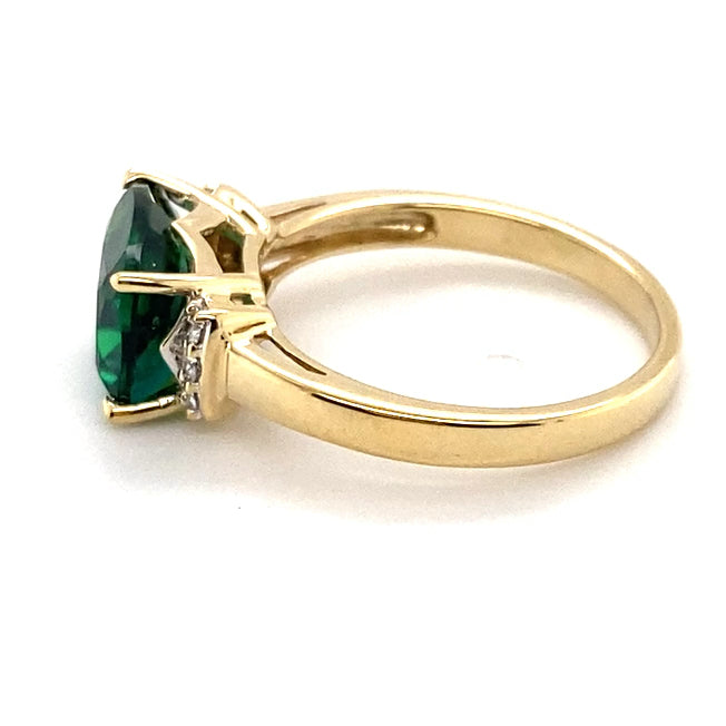 9CT YELLOW GOLD SYNTHETIC EMERALD & DIAMOND DRESS RING TW 3.4g