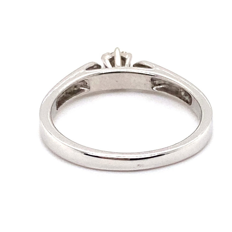 9CT WHITE GOLD POINTED SHOULDER DIAMOND DRESS RING VALUED @ $1100