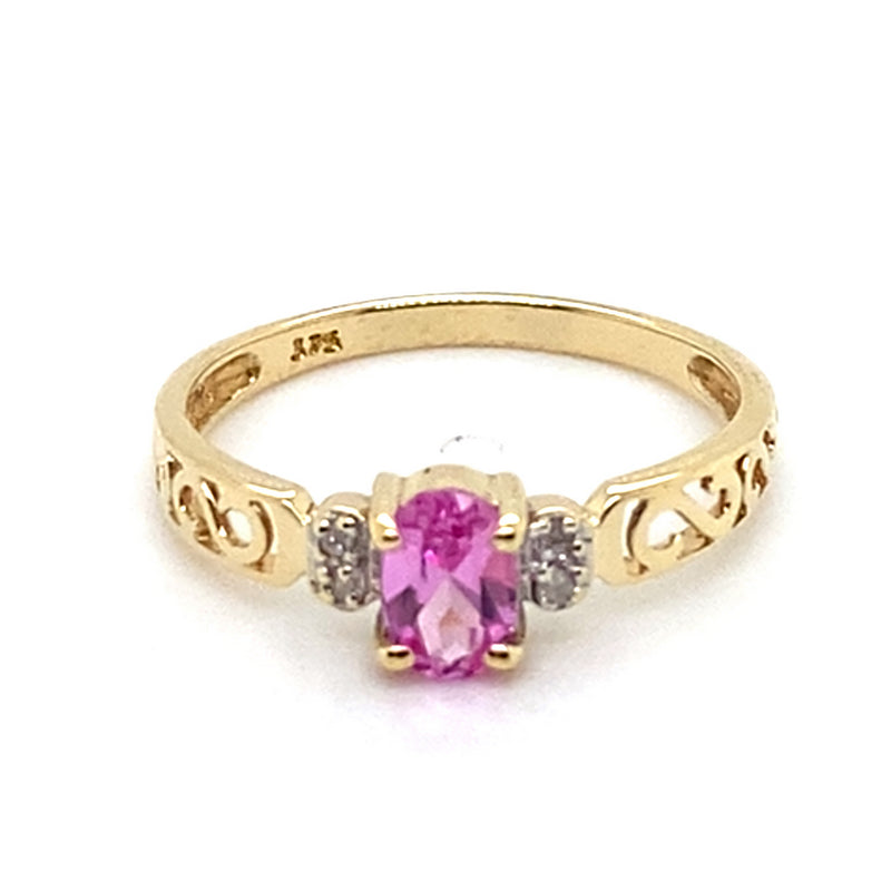 9CT YELLOW GOLD SYNTHETIC PINK SAPPHIRE & DIAMONDS IN FILIGREE SHOULDERS RING