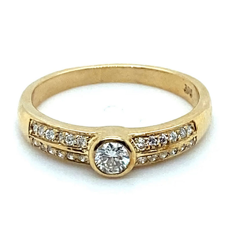9CT YELLOW GOLD THICKENED TOP STYLE DIAMOND DRESS RING VALUED @ $1899