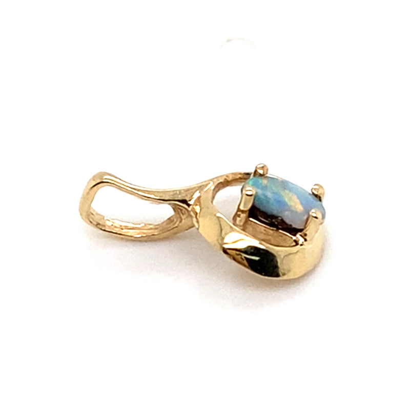 9CT YELLOW GOLD CABOCHON CUT OPAL PENDANT