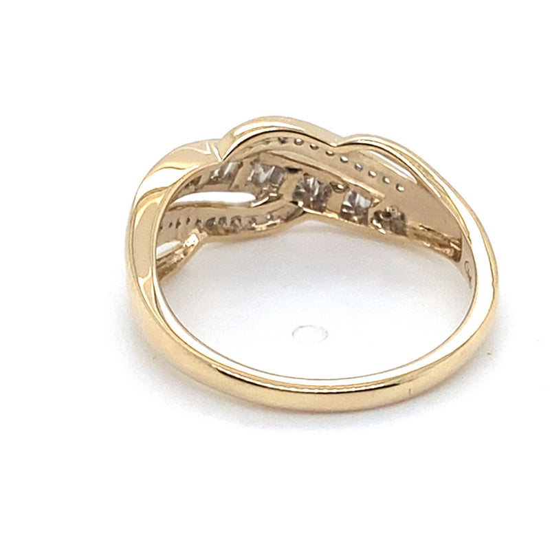 9CT YELLOW GOLD DIAMONDS SET IN THE CROSSOVER PATTERN RING