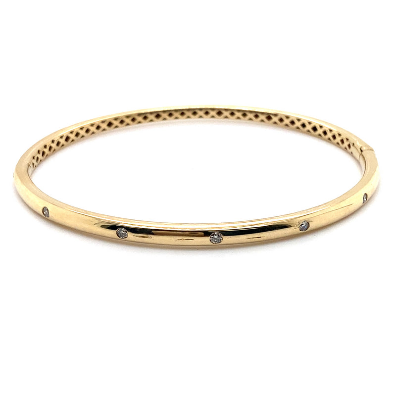 10CT YELLOW GOLD OVAL HINGED DIAMOND BANGLE VALUED @ $2299