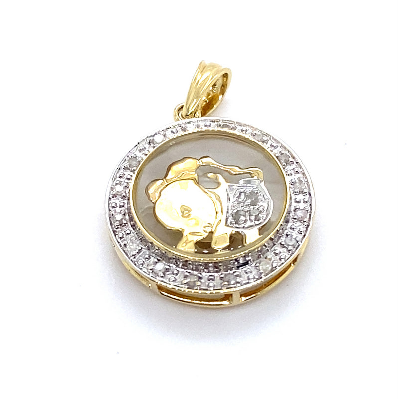 18CT YELLOW GOLD DIAMONDS SET IN ROUND PENDANT WITH ENCASED SPINNER ELEPHANT