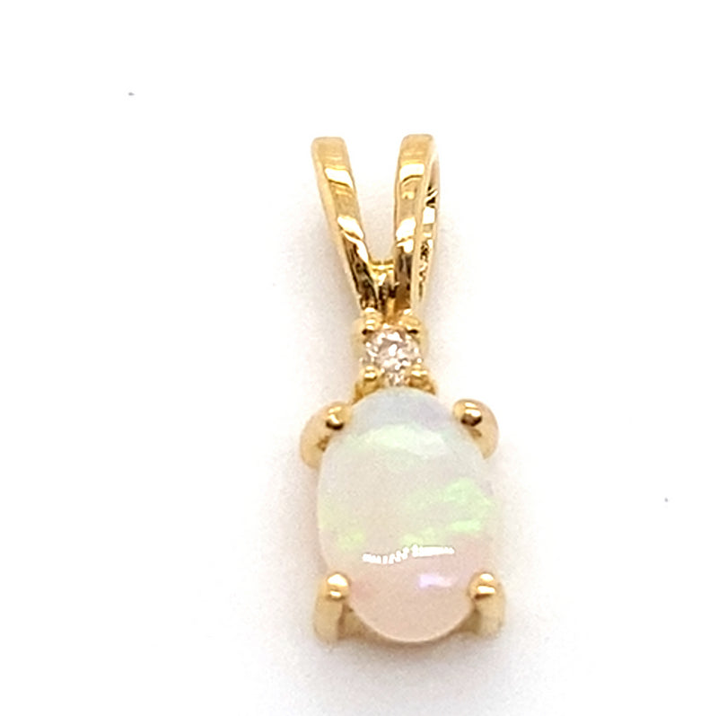 14CT YELLOW GOLD CABOCHON CUT OPAL & DIAMOND PENDANT