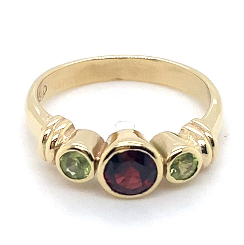 9CT YELLOW GOLD BEZEL SET GARNET & PERIDOT DRESS RING