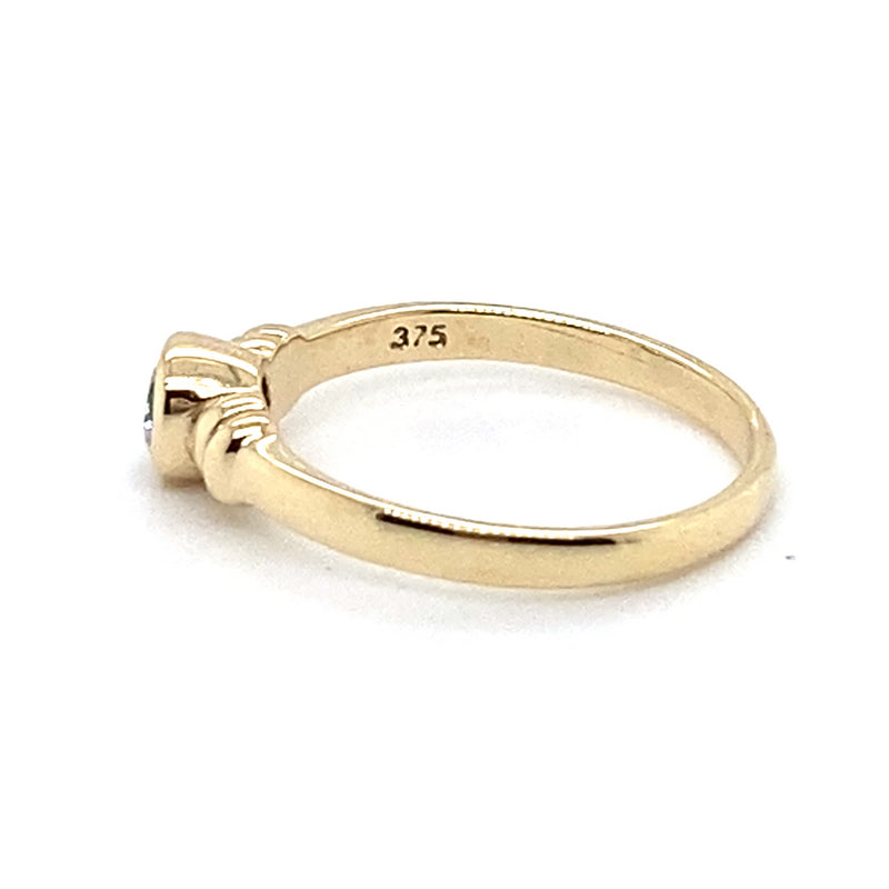 9CT YELLOW GOLD CUBIC ZIRCONIA BEZEL SET WITH CUFF SHOULDERS DRESS RING