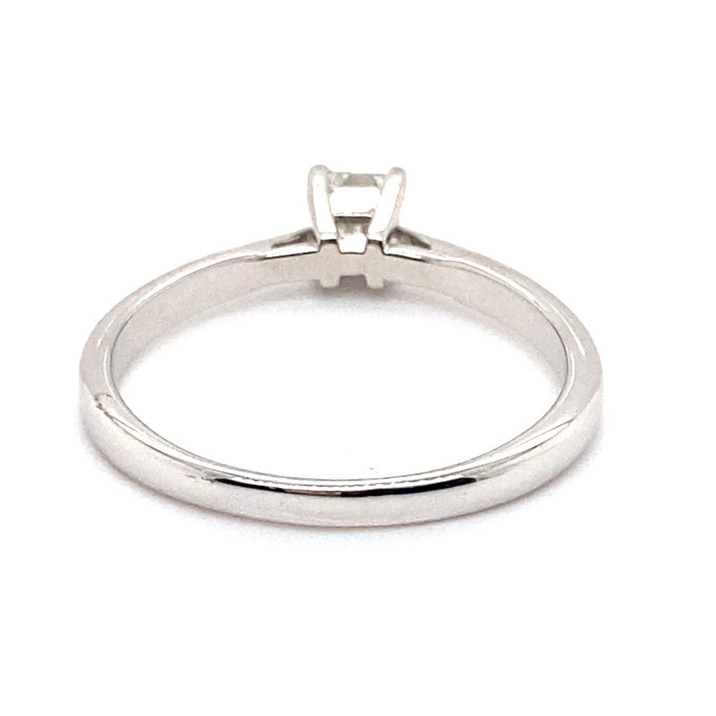 18CT WHITE GOLD POINTED SHOULDER DIAMOND DRESS RING VALUED @ $3299
