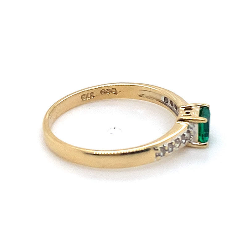 9CT YELLOW GOLD SYNTHETIC EMERALD & DIAMOND DRESS RING