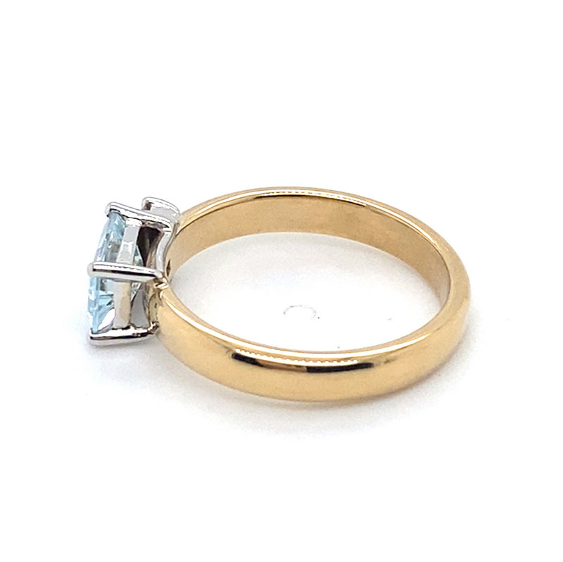 9CT YELLOW & WHITE GOLD AQUAMARINE & DIAMOND DRESS RING