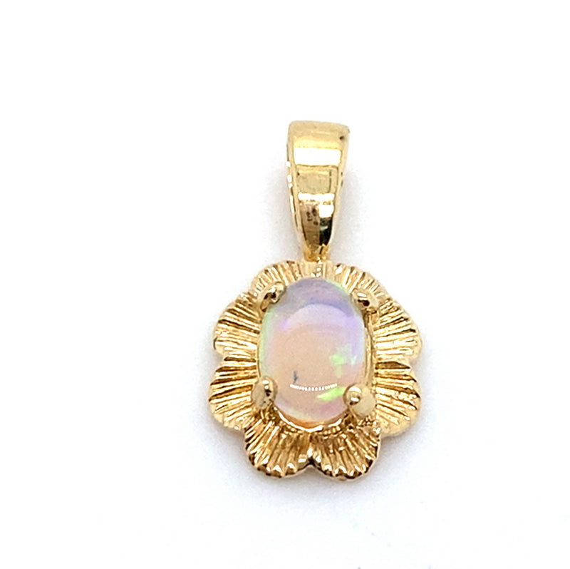 9CT YELLOW GOLD LIGHT OPAL SET IN FLOWER PATTERN PENDANT