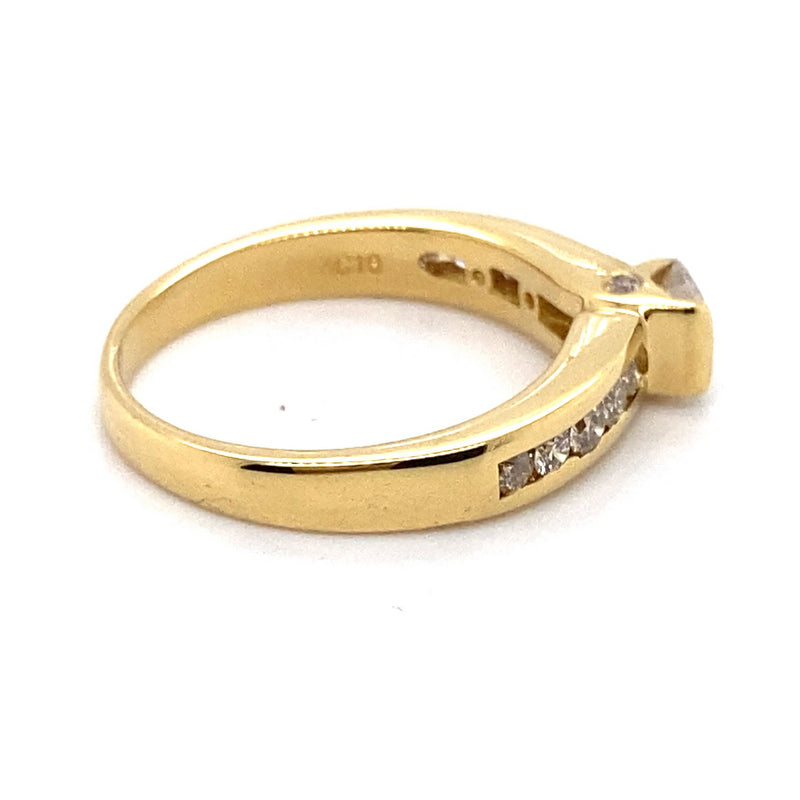 18CT YELLOW GOLD FORMED UP STYLE DIAMOND DRESS RING VALUED @ $4399