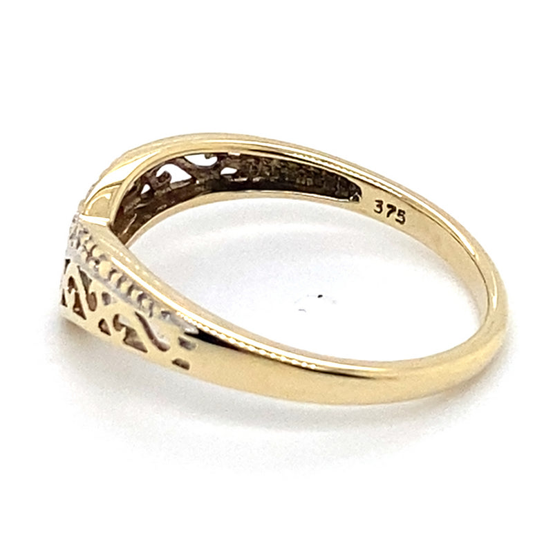 9CT YELLOW GOLD 2 DIAMONDS SET IN THE V SHAPE FILIGREE  RING
