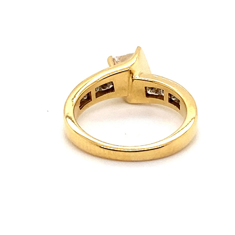 18CT YELLOW GOLD FORMED UP STYLE DIAMOND DRESS RING VALUED @ $5799