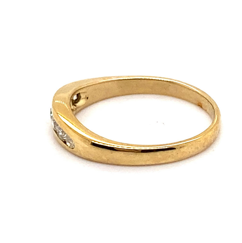 9CT YELLOW GOLD CURVE PATTERN DIAMOND DRESS RING VALUED @ $1499