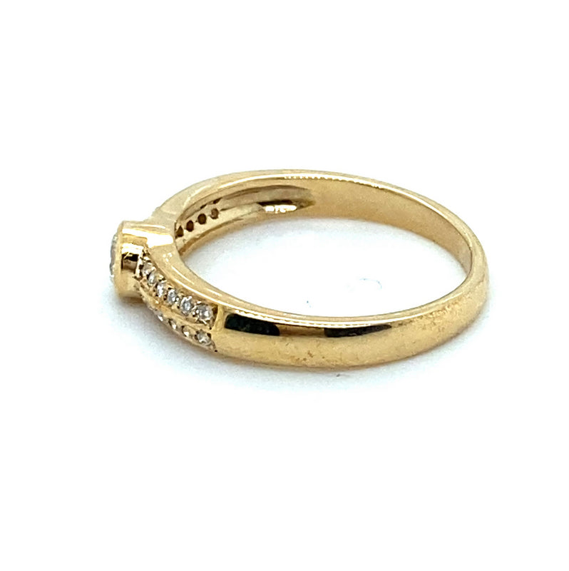 9CT YELLOW GOLD THICKENED TOP STYLE DIAMOND DRESS RING VALUED @ $1899