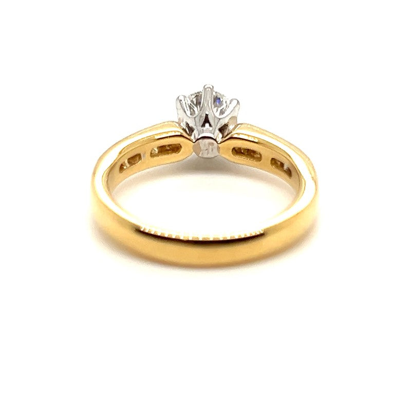 18ct GOLD GIA DIAMOND DRESS RING TDW: 0.66ct VAL: $5699