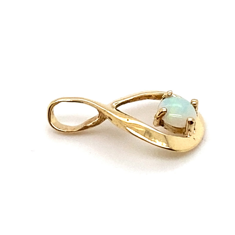 9CT YELLOW GOLD COBOCHON CUT LIGHT OPAL PENDANT
