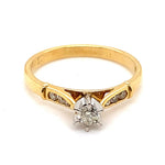 18CT YELLOW & WHITE GOLD POINTED SHOULDER DIAMOND DRESS RING VALUE @ $2099