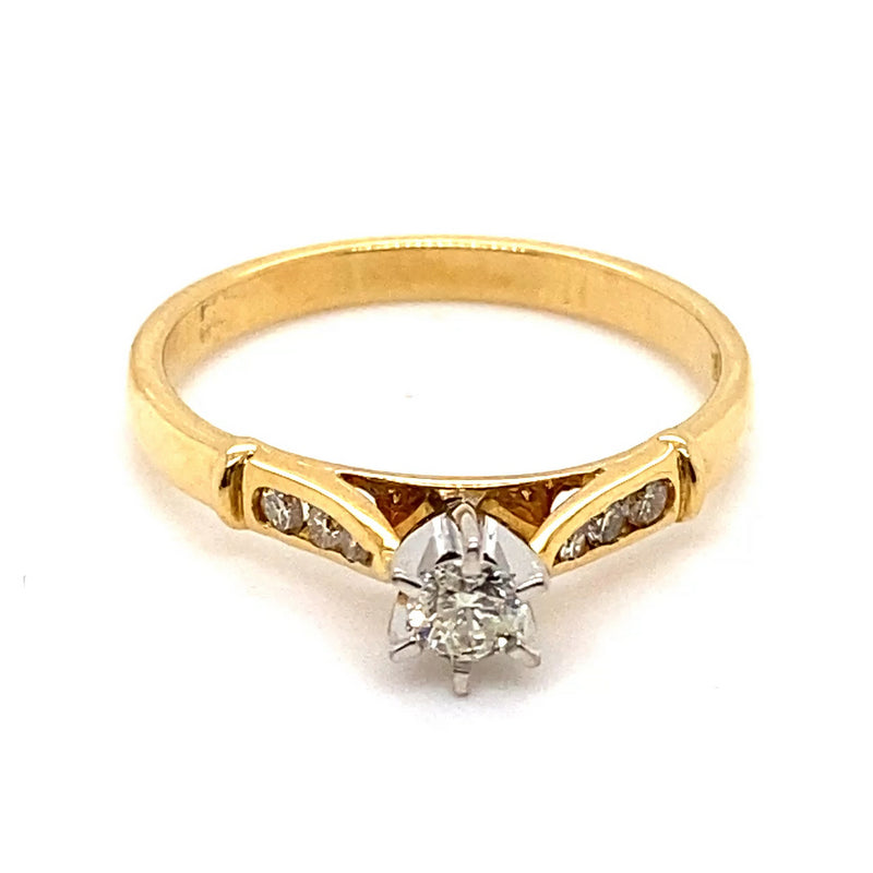 18CT YELLOW & WHITE GOLD POINTED SHOULDER DIAMOND DRESS RING VALUE @ $2099