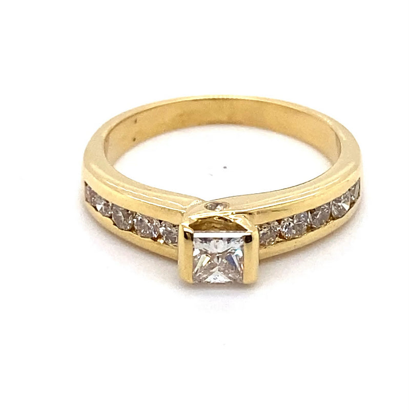 18CT YELLOW GOLD FORMED UP STYLE DIAMOND DRESS RING VALUED @ $4399