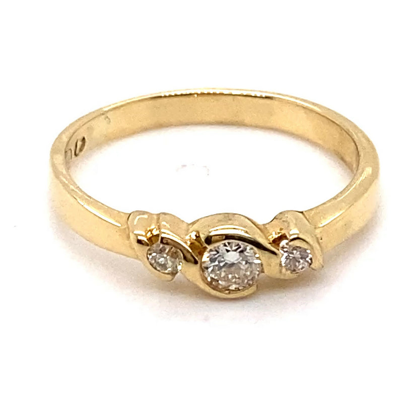 18CT YELLOW GOLD BEZEL SET DIAMOND DRESS RING VALUED @ $1699