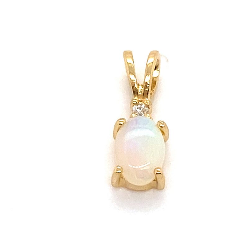 14CT YELLOW GOLD CABOCHON CUT OPAL & DIAMOND PENDANT